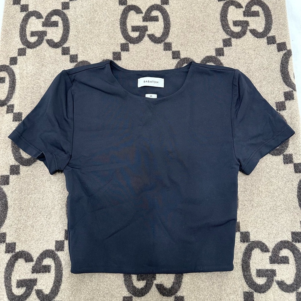 Aritzia black babaton contour crop top size xs.